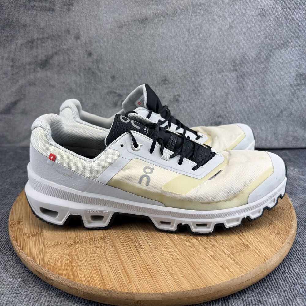 On CloudVenture Running Shoes Mens Size 9.5 White Mesh Sneakers CloudTec Helion